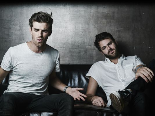 Conheça: The Chainsmokers